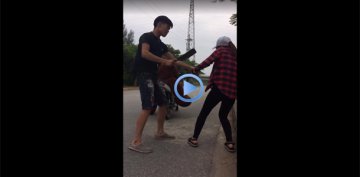 Video Cận cảnh cô gái Ngân Hàng từ chối chàng trai và bị chạy theo làm 25 phát kéo